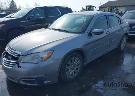2013 Chrysler 200 Lx z USA, uszkodzony, nr VIN 1C3CCBAB0DN668412